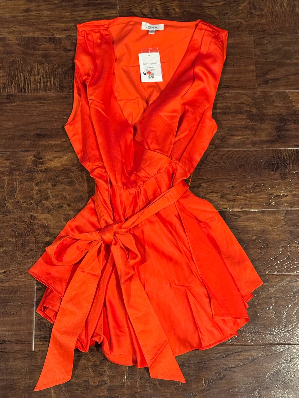 NWT INSPR By Tezza Orange Crepe Mini Dress Vibrant Satin V Neckline Size Large